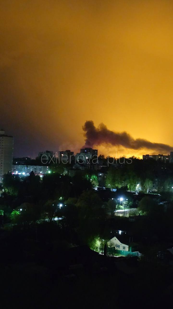 Более чем 700 км от государственной границы: Зеленский подтвердил поражение объекта нефтяной сферы в Ярославле. Видео