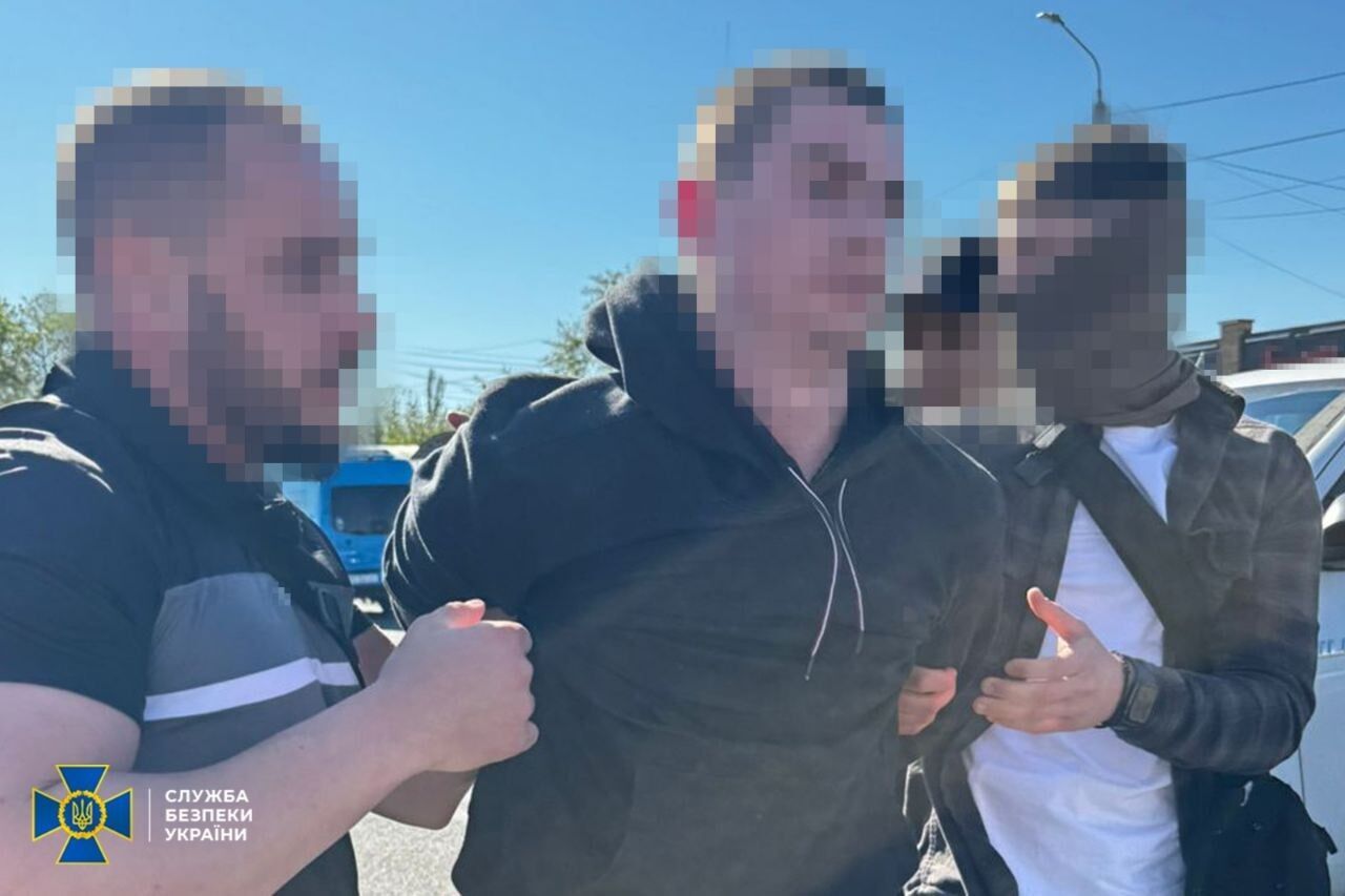 СБУ і Нацполіція "по гарячих слідах" затримали зловмисників, які підірвали авто військового у Дніпрі. Фото