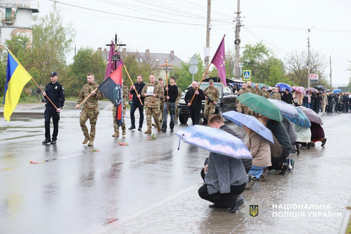 Назавжди 40: на Хмельниччині попрощалися із загиблим бійцем бригади "Лють" Миколою Матвєєвим. Фото