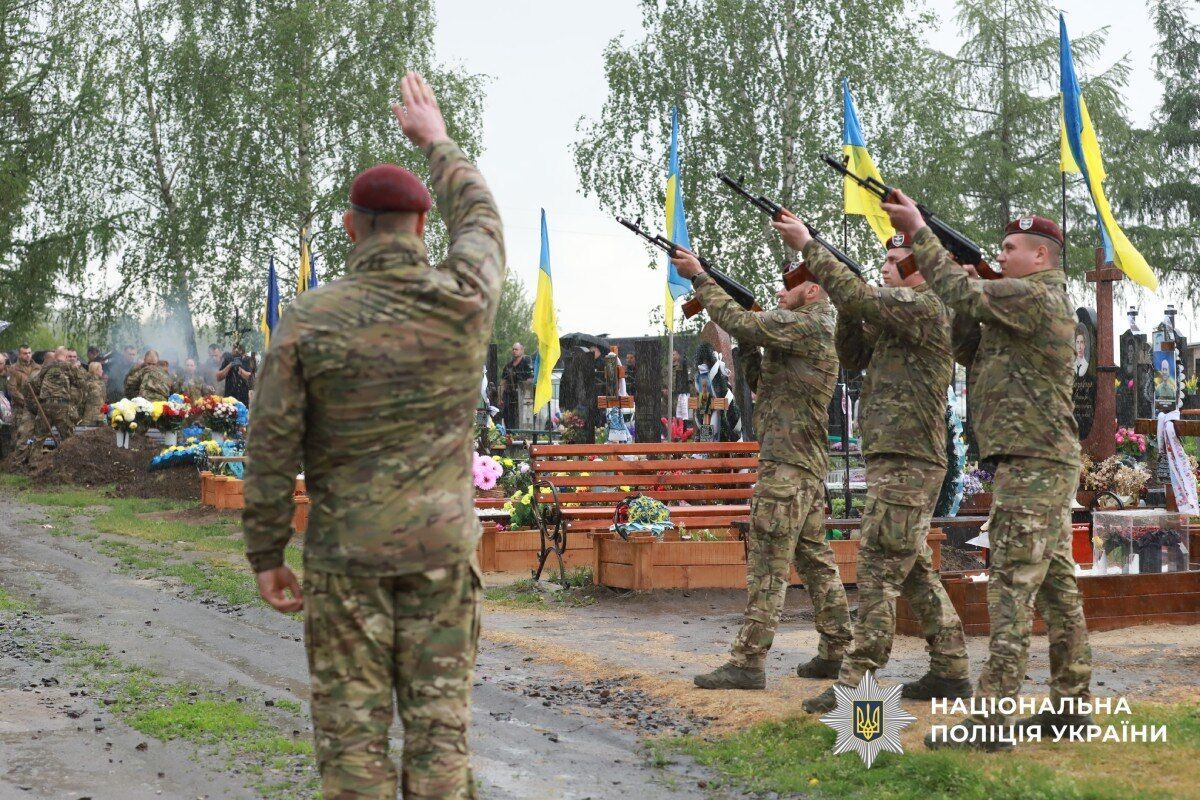 Назавжди 40: на Хмельниччині попрощалися із загиблим бійцем бригади "Лють" Миколою Матвєєвим. Фото