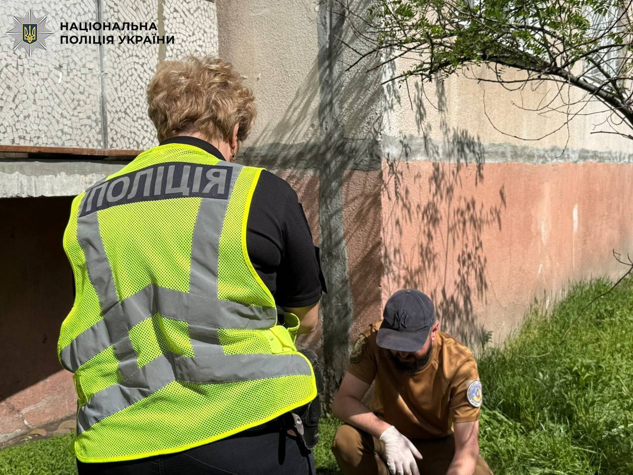 В Киеве на Оболони из окна из окна 11-го этажа дома выпал и погиб мужчина. Подробности трагедии