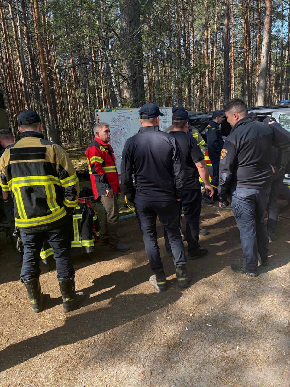 У Чорнобильській зоні спалахнула масштабна лісова пожежа: яка ситуація з радіацією. Фото та відео
