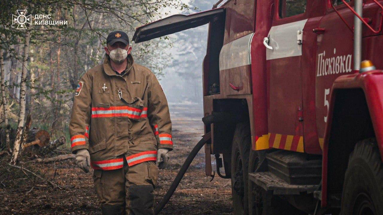 В Чернобыльской зоне вспыхнул масштабный лесной пожар. Подробности, фото и видео
