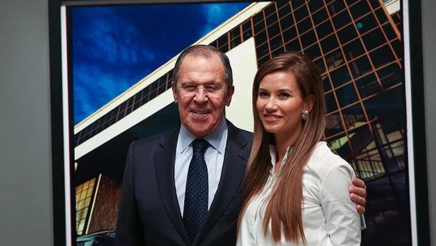"Ваша страна убила 30 мирных жителей в Украине за сутки": журналист задал неудобный вопрос представителю России на Венецианской биеннале. Видео