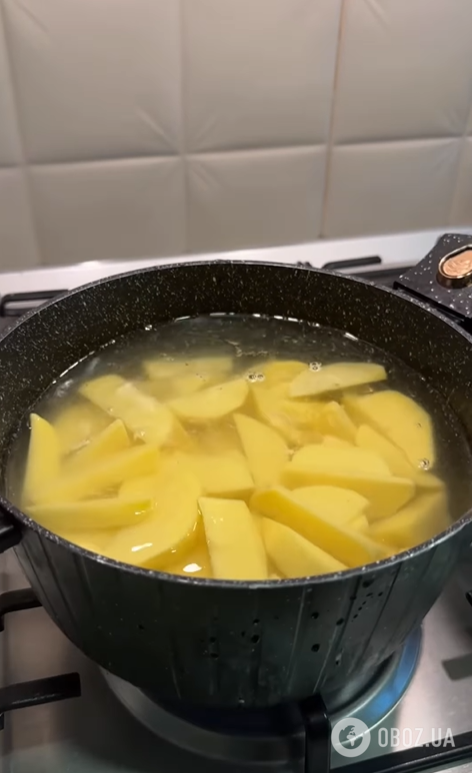 Самый вкусный картофель с беконом на обед: готовится на сковородке