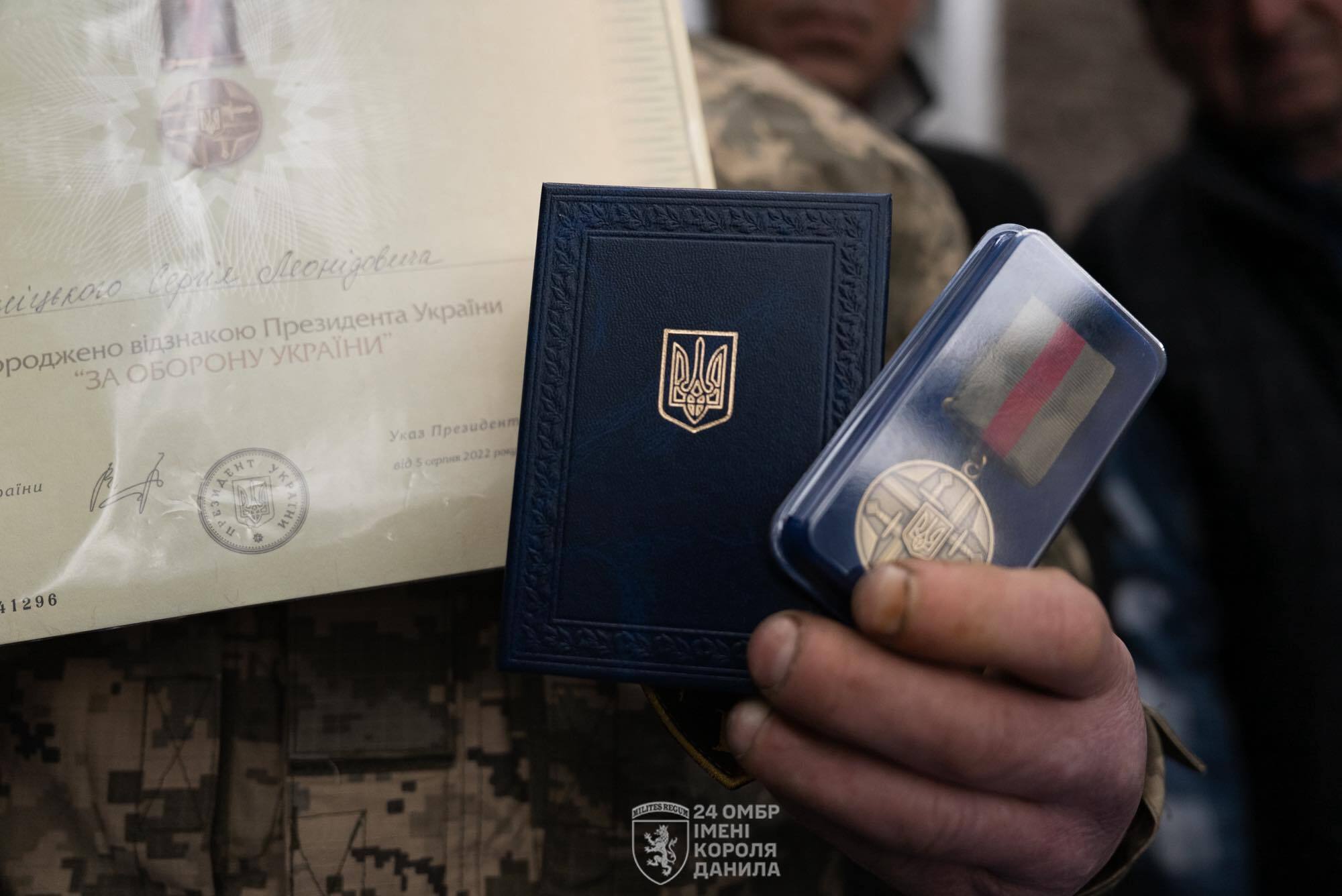 Пробув на позиції 346 днів і взяв у полон 6 росіян: воїн з Хмельниччини отримав звання Героя України. Фото