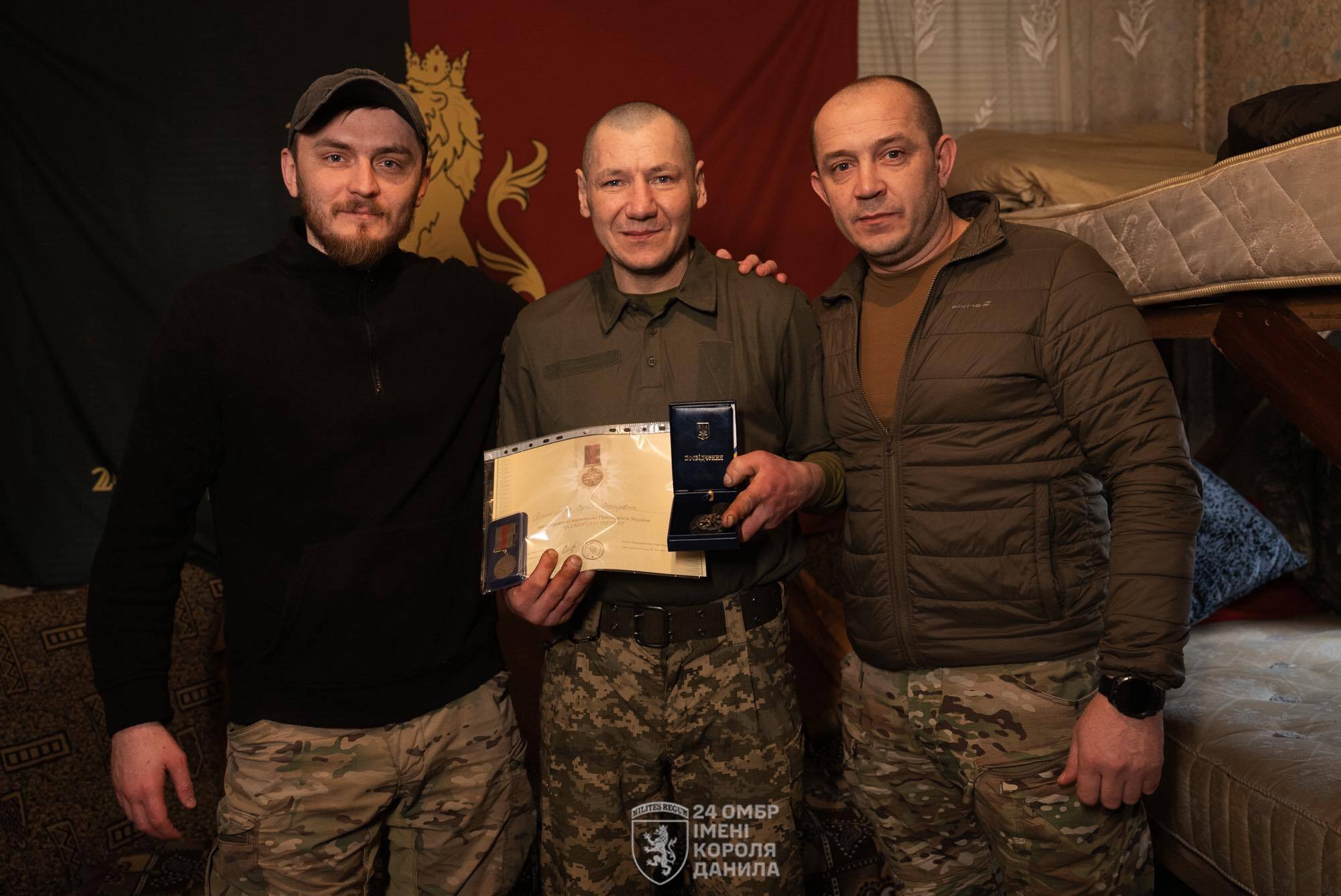 Пробув на позиції 346 днів і взяв у полон 6 росіян: воїн з Хмельниччини отримав звання Героя України. Фото