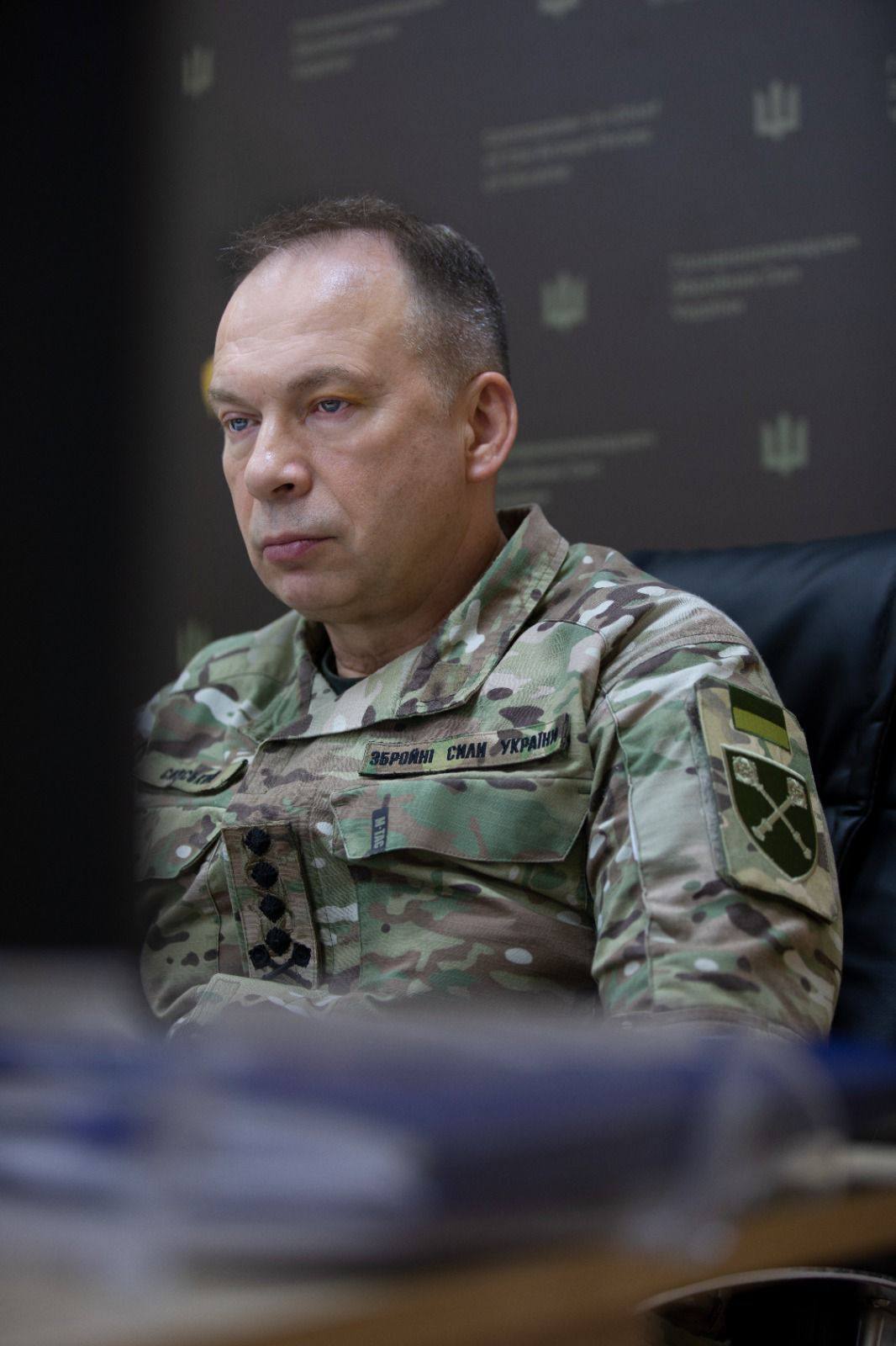 Враг проводит перегруппировку войск по всему фронту, – Сырский