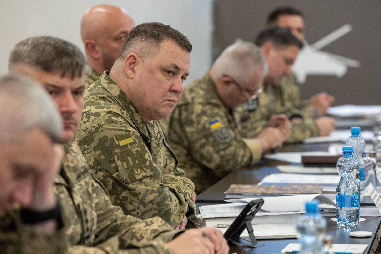 Враг проводит перегруппировку войск по всему фронту, – Сырский