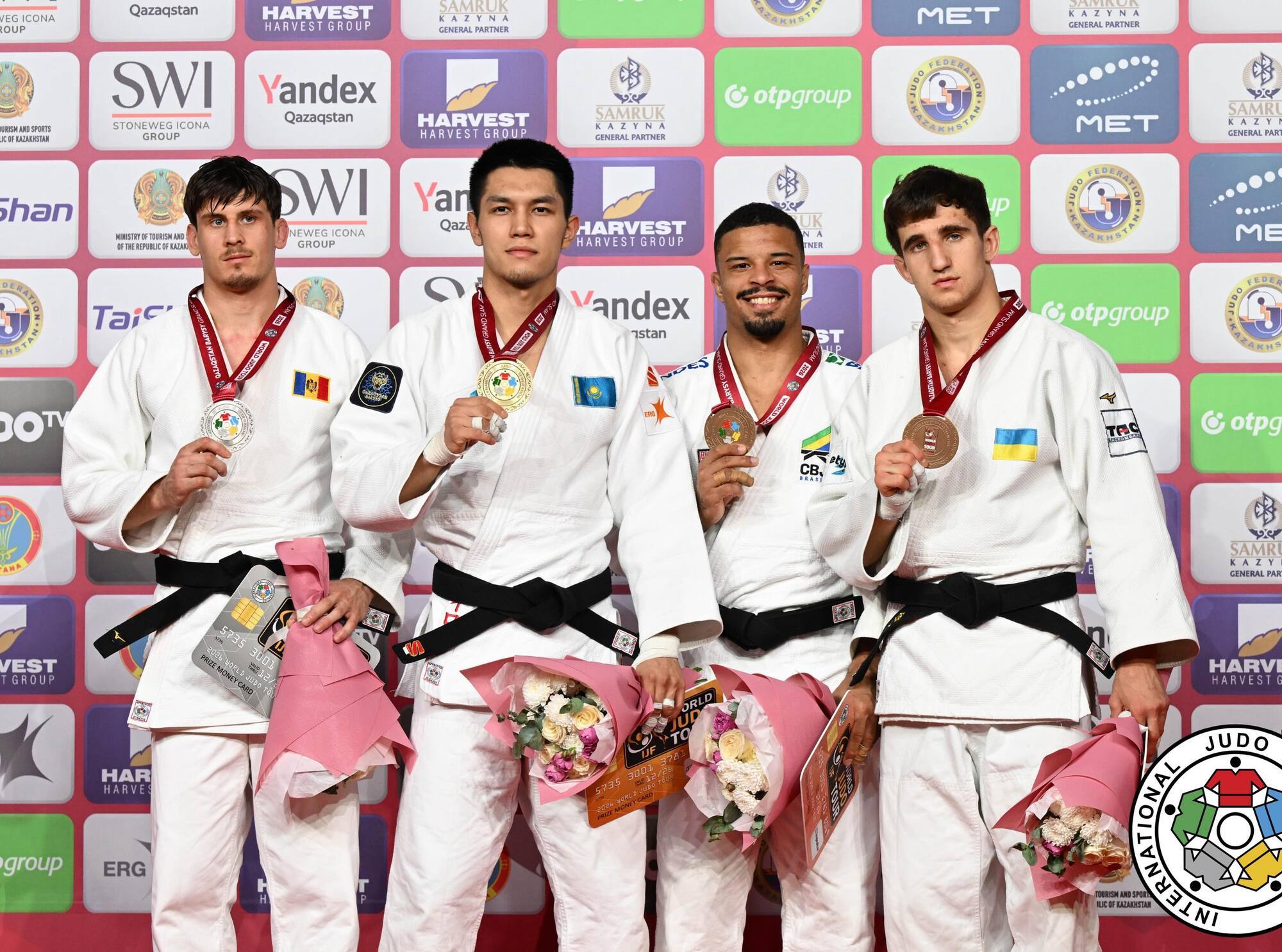 Украинский дзюдоист одним движением воткнул чемпиона России головой в татами и взял медаль Гранд-слэма. Видео