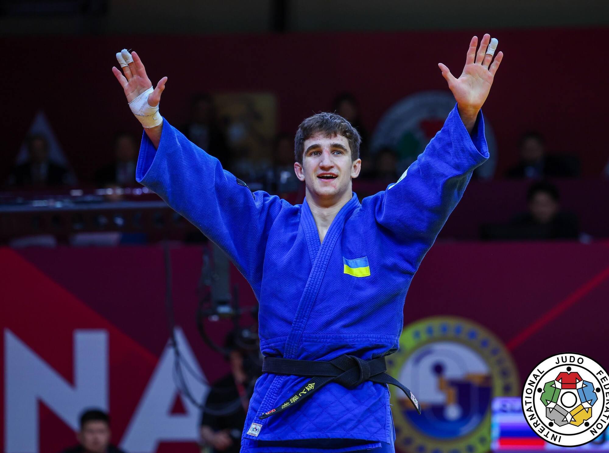 Украинский дзюдоист одним движением воткнул чемпиона России головой в татами и взял медаль Гранд-слэма. Видео