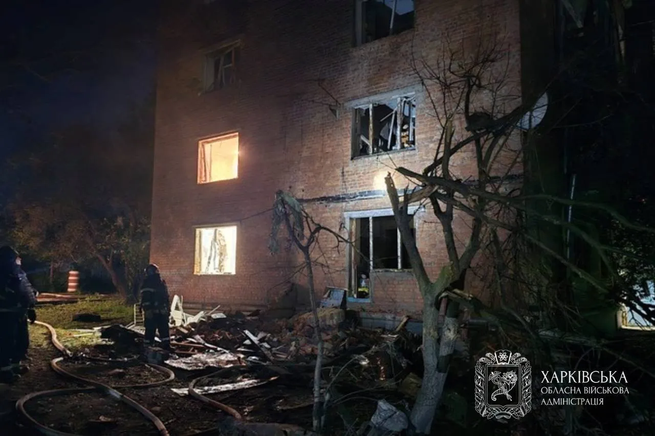 Росія атакувала Харків: "Шахеди" пошкодили багатоповерхівки і спричинили пожежу, є постраждалі. Фото