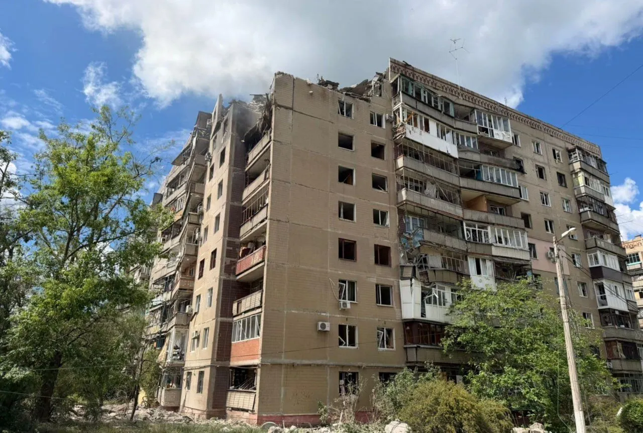 Окупанти скинули три авіабомби на багатоповерхівки у Дружківці: є поранені