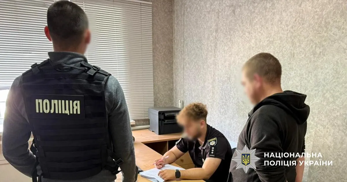 Сначала мужчину затолкали в бус, а потом выбросили возле мусорника: двое военнослужащих ТЦК получили подозрения