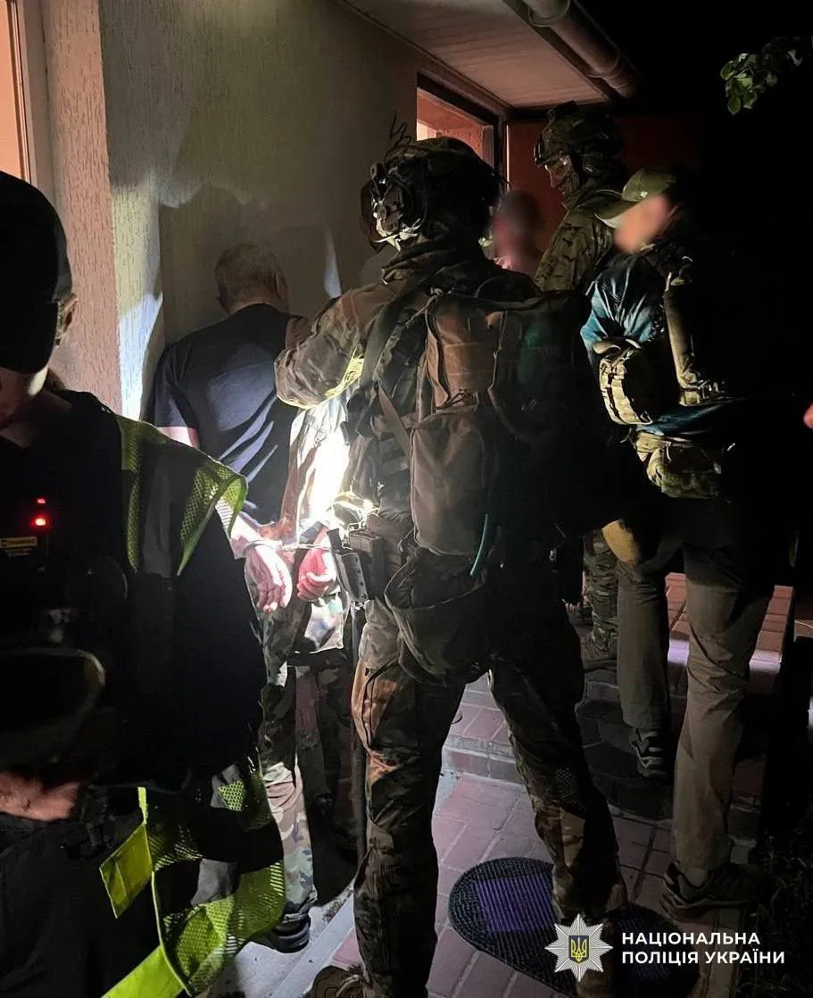У Києві на Оболоні дорожній конфлікт завершився стріляниною: є поранений. Подробиці та фото