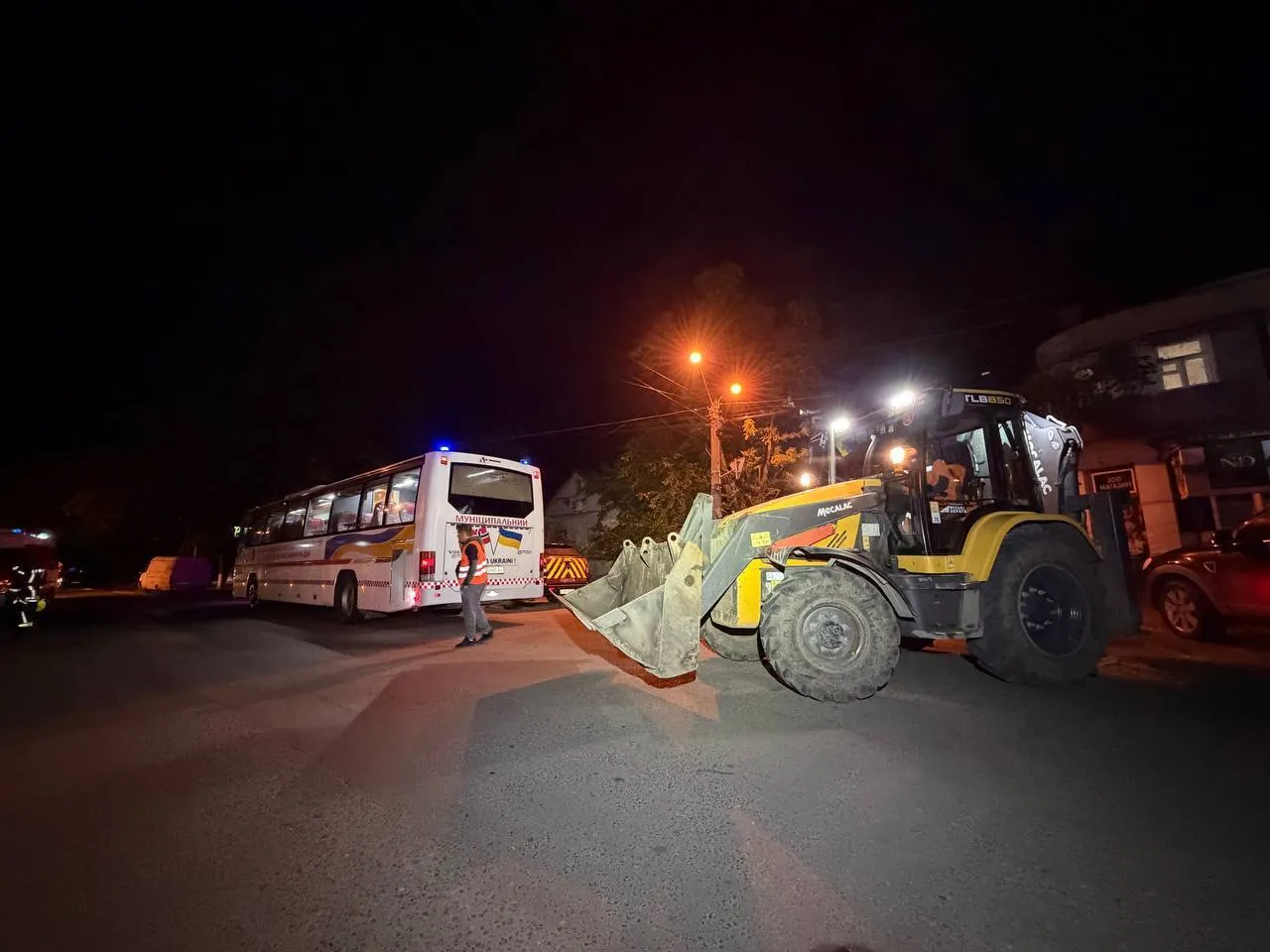 В Одесі дрон влучив у багатоповерхівку: пошкоджені фасад і балкони, є постраждалий. Фото