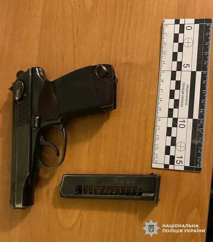 У Києві на Оболоні дорожній конфлікт завершився стріляниною: є поранений. Подробиці та фото