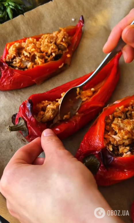 Сочные фаршированные перцы на ужин: положите внутрь рис и мясо