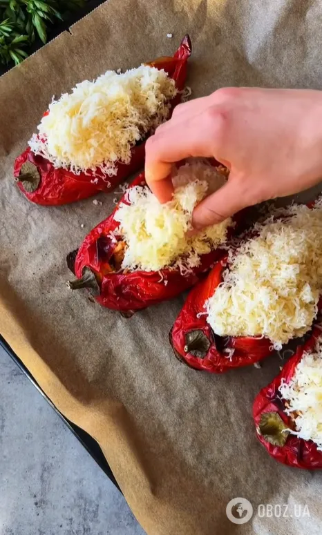 Сочные фаршированные перцы на ужин: положите внутрь рис и мясо