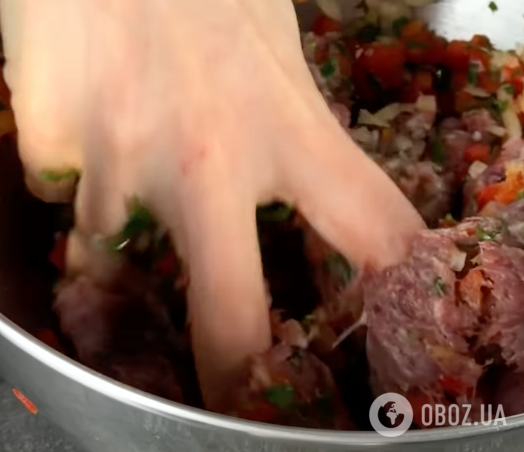 Сочный мясной люлякебаб: рассказываем, что обязательно добавить в фарш