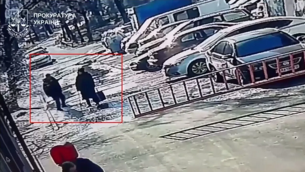 Ударом в голову повалив пенсіонерку на землю, а потім добивав ногами: у Києві судитимуть зловмисника. Фото та відео