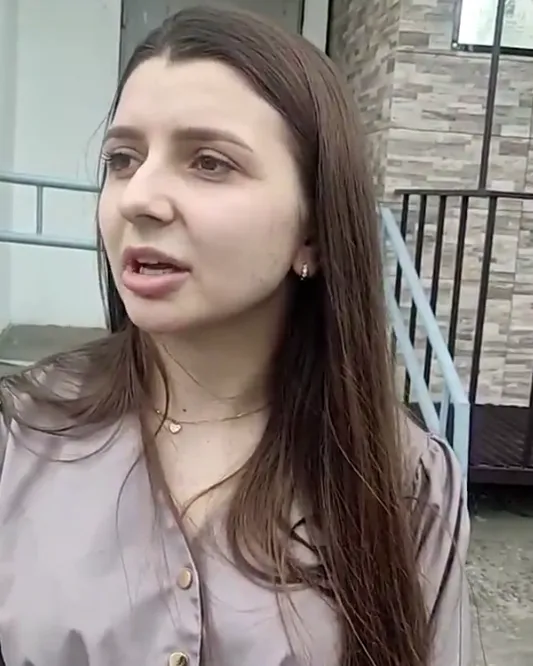 "Ми побачили спалах, а потім на нас полетіло скло": мешканка Харкова розповіла про російську атаку. Відео
