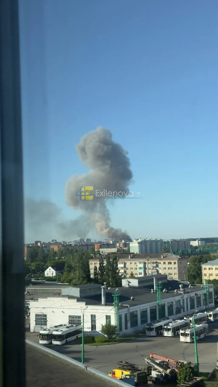 В Чебоксарах атакован завод, который производит компоненты для "Шахедов" и "Калибров": поднялся дым. Фото и видео