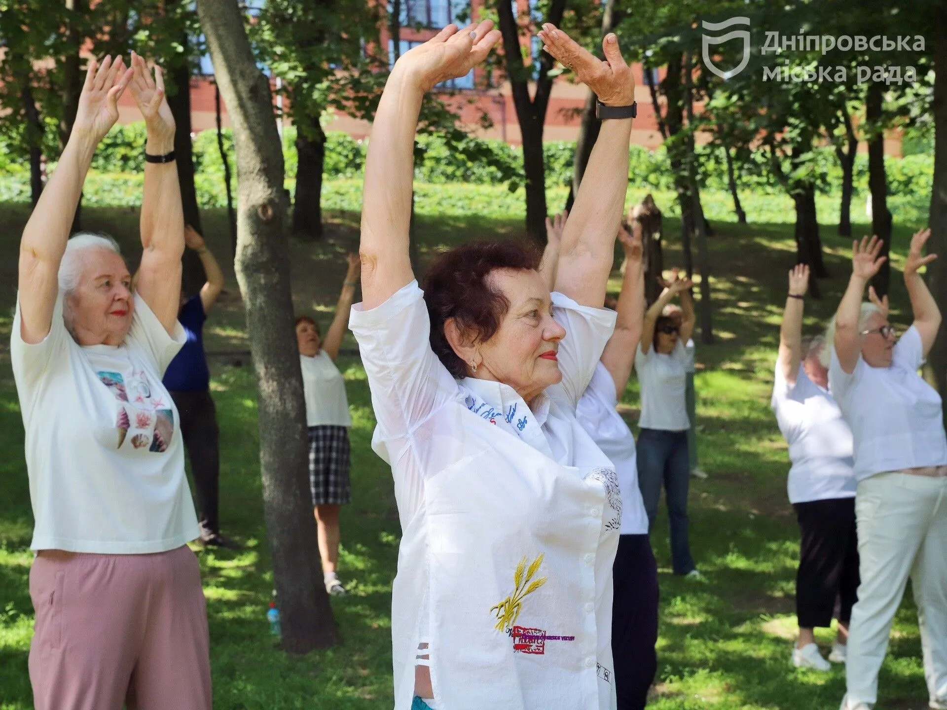 Активне довголіття у Дніпрі: безкоштовні курси та спорт для людей поважного віку