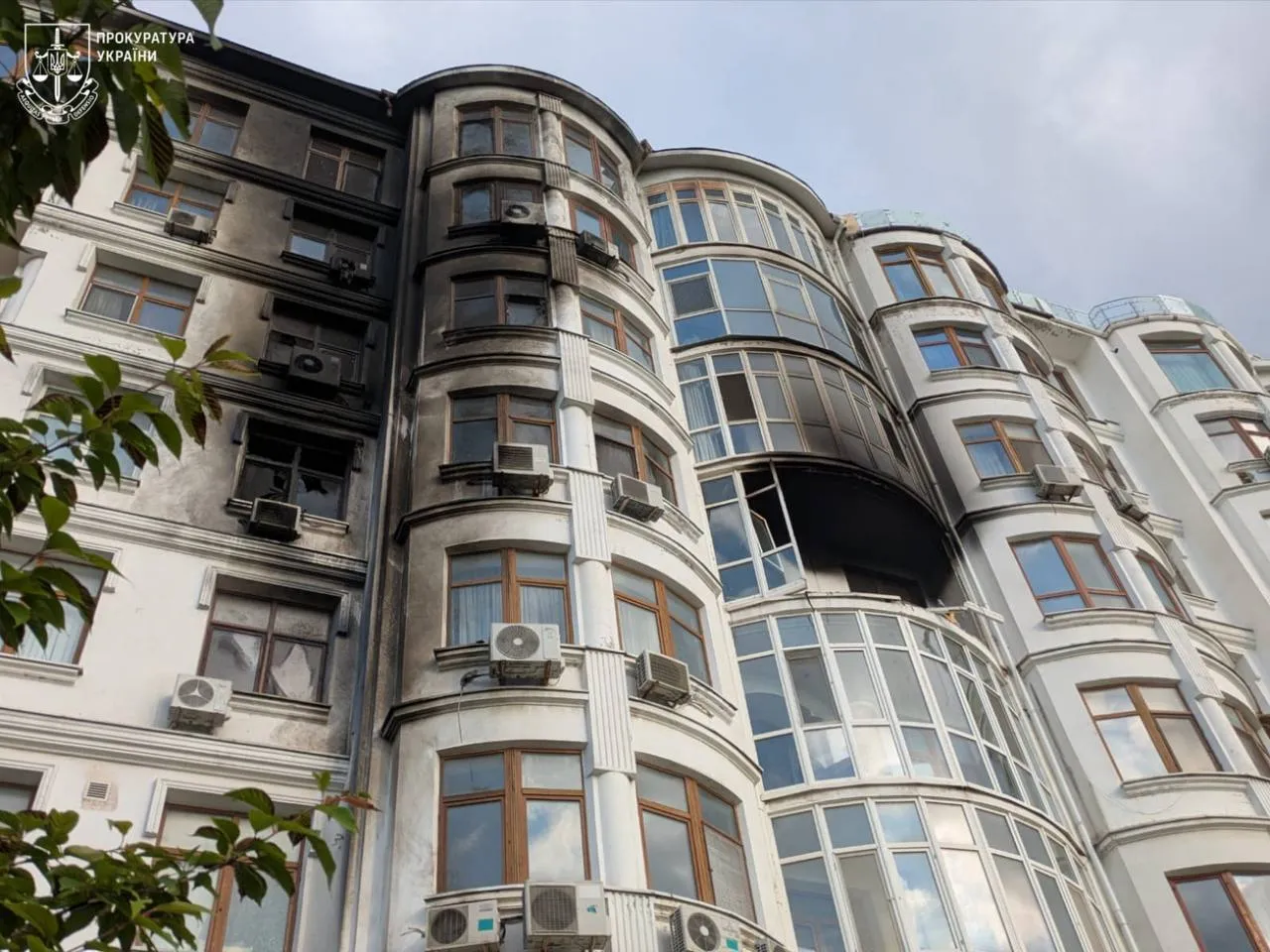 Окупанти атакували Одесу: пошкоджено будинки, є постраждалі. Фото та відео