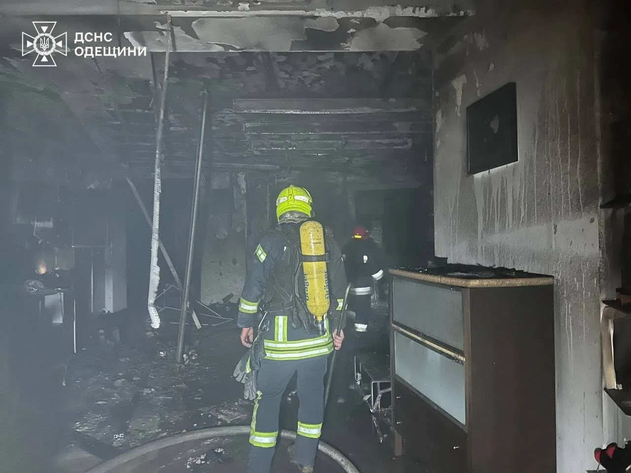 Окупанти атакували Одесу: пошкоджено будинки, є постраждалі. Фото та відео