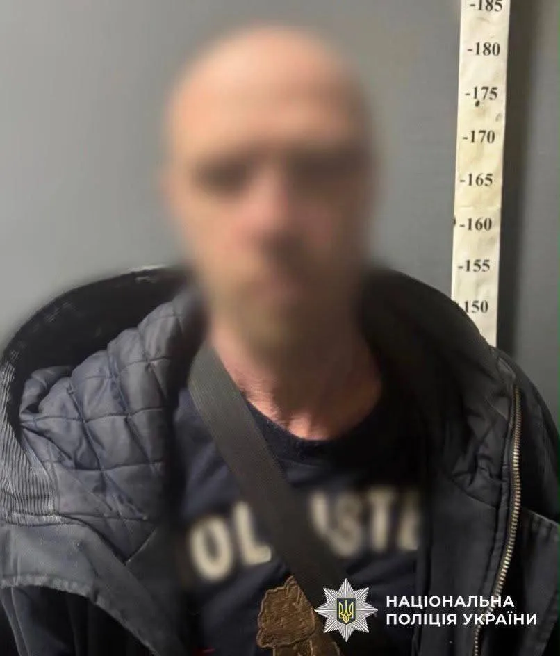 Ударом в голову повалив пенсіонерку на землю, а потім добивав ногами: у Києві судитимуть зловмисника. Фото та відео