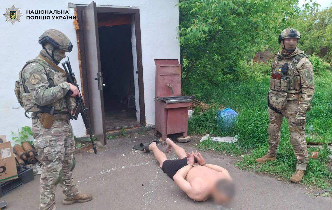 Замість роботи і житла – рабство: поліцейські Києва викрили банду, яка незаконно утримувала людей. Фото і відео