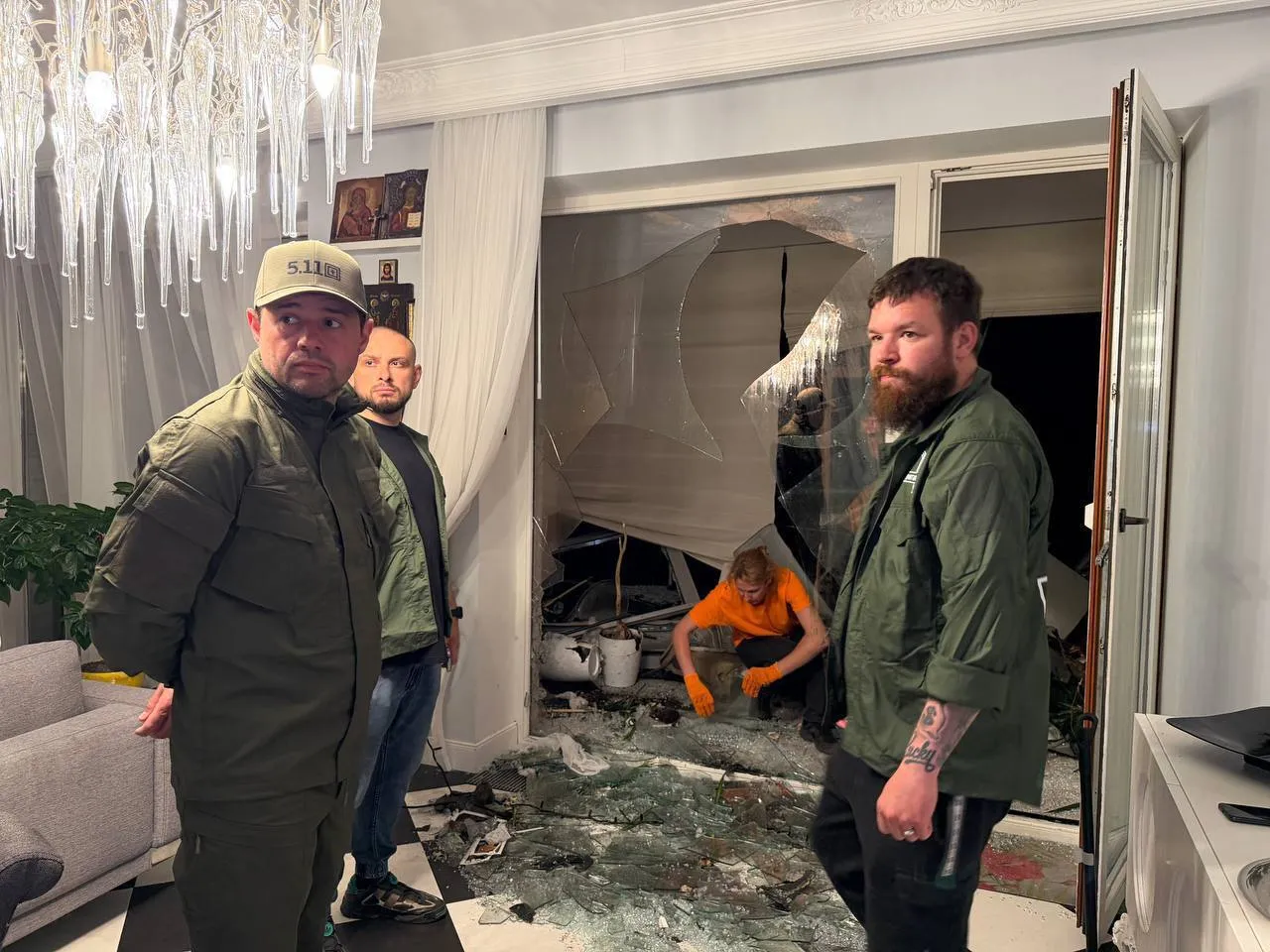 Окупанти атакували Одесу: пошкоджено будинки, є постраждалі. Фото та відео