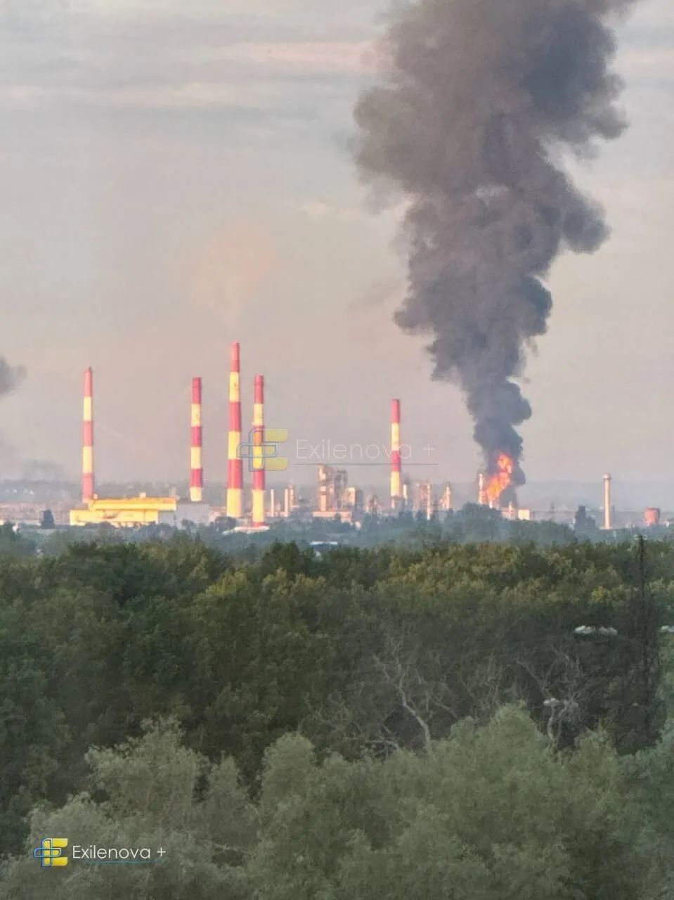 У російській Самарі атаковано Куйбишевський НПЗ, спалахнула пожежа. Фото та відео