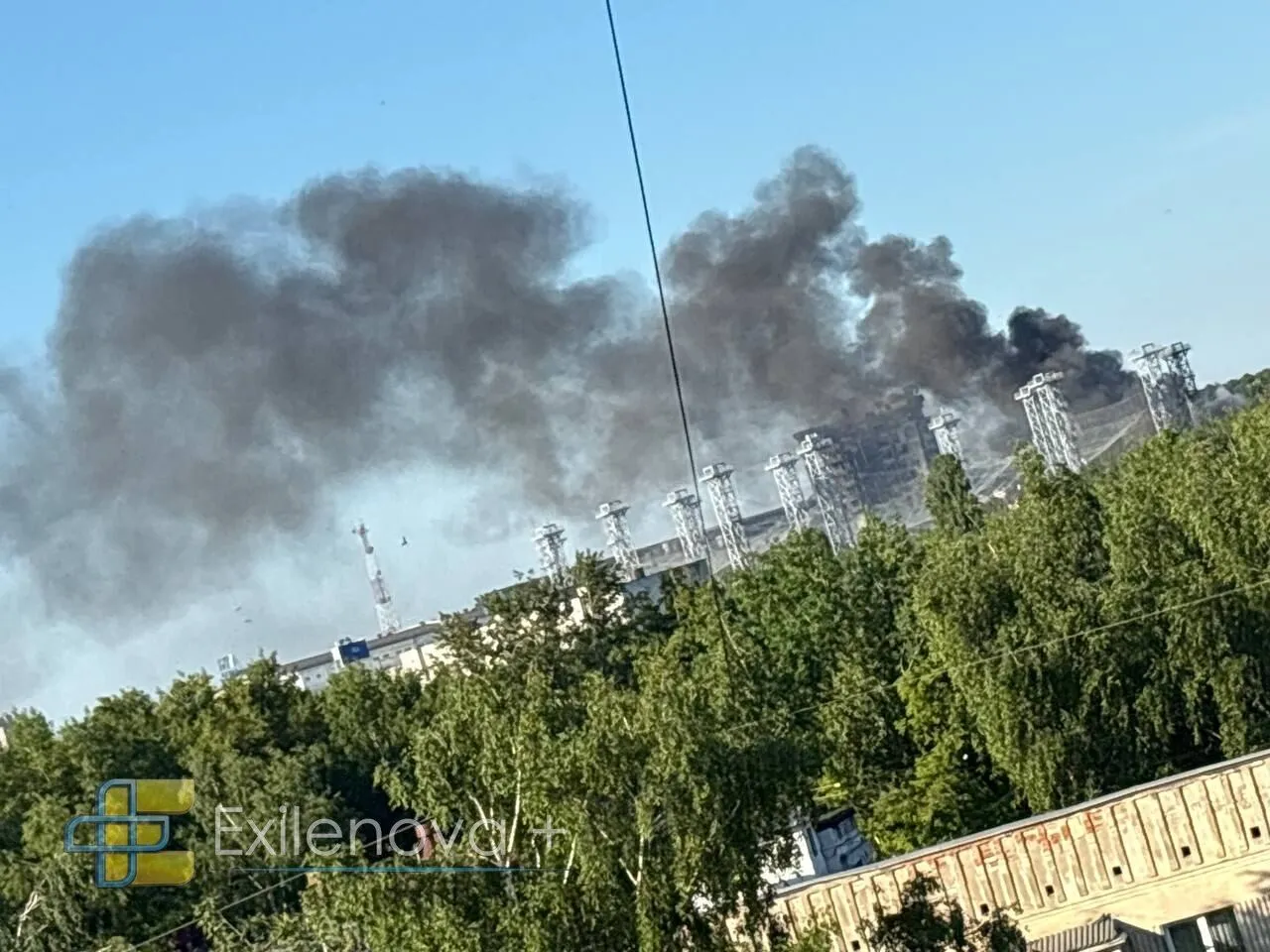 В Чебоксарах атакован завод, который производит компоненты для "Шахедов" и "Калибров": поднялся дым. Фото и видео