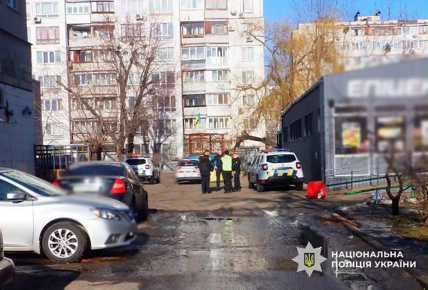 Ударом в голову повалив пенсіонерку на землю, а потім добивав ногами: у Києві судитимуть зловмисника. Фото та відео