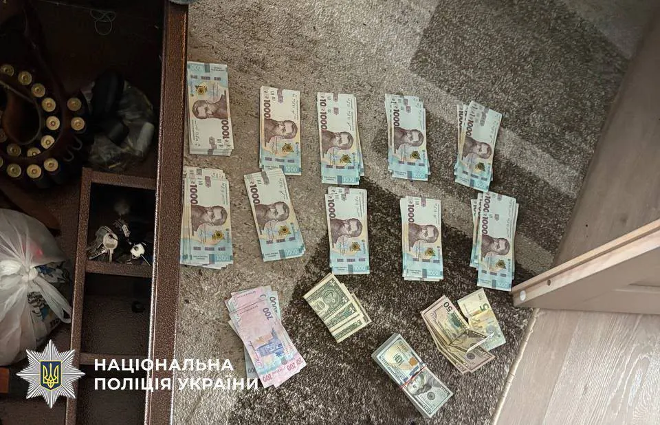 В Киеве разоблачили 18-летнего "бизнесмена", который продавал военным ВСУ несуществующие авто. Подробности и фото