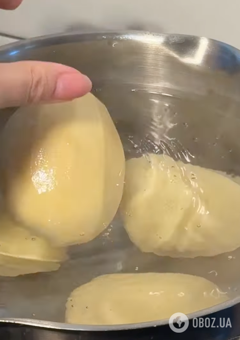 Запеченный картофель с фаршем и сыром: делимся легким рецептом блюда для всей семьи