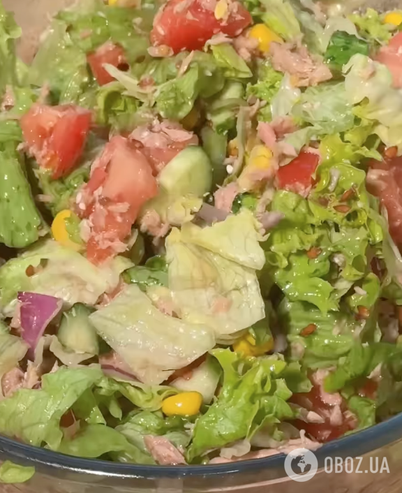 Полезный овощной салат с тунцом и вкусной заправкой: рецепт идеального блюда для праздничного стола