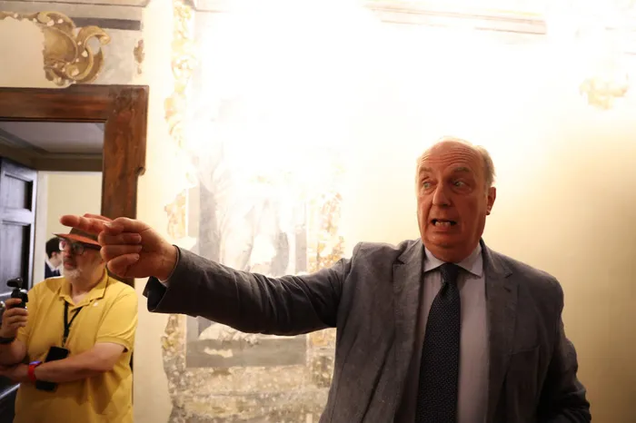 В Італії в будинку видатного поета знайшли стародавні фрески. Відео, фото