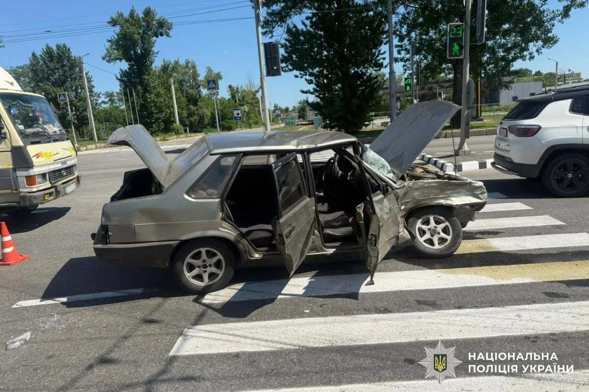 У Харкові сталась ДТП за участю мікроавтобуса: серед постраждалих – троє дітей. Фото
