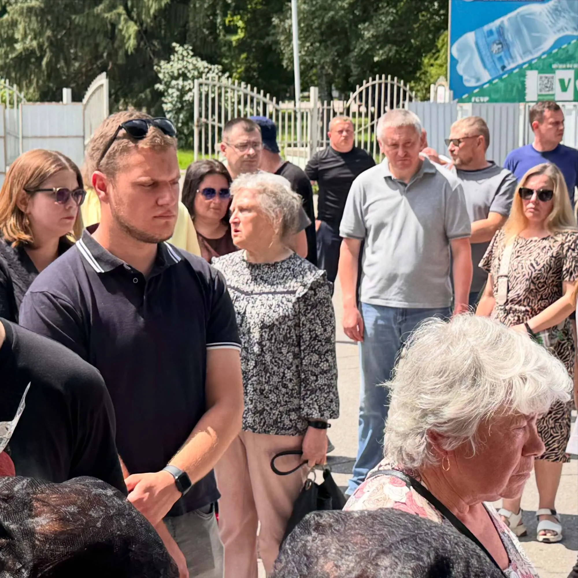 У Полтаві поховали відомого українського коментатора, який загинув від удару струмом на риболовлі. Фото
