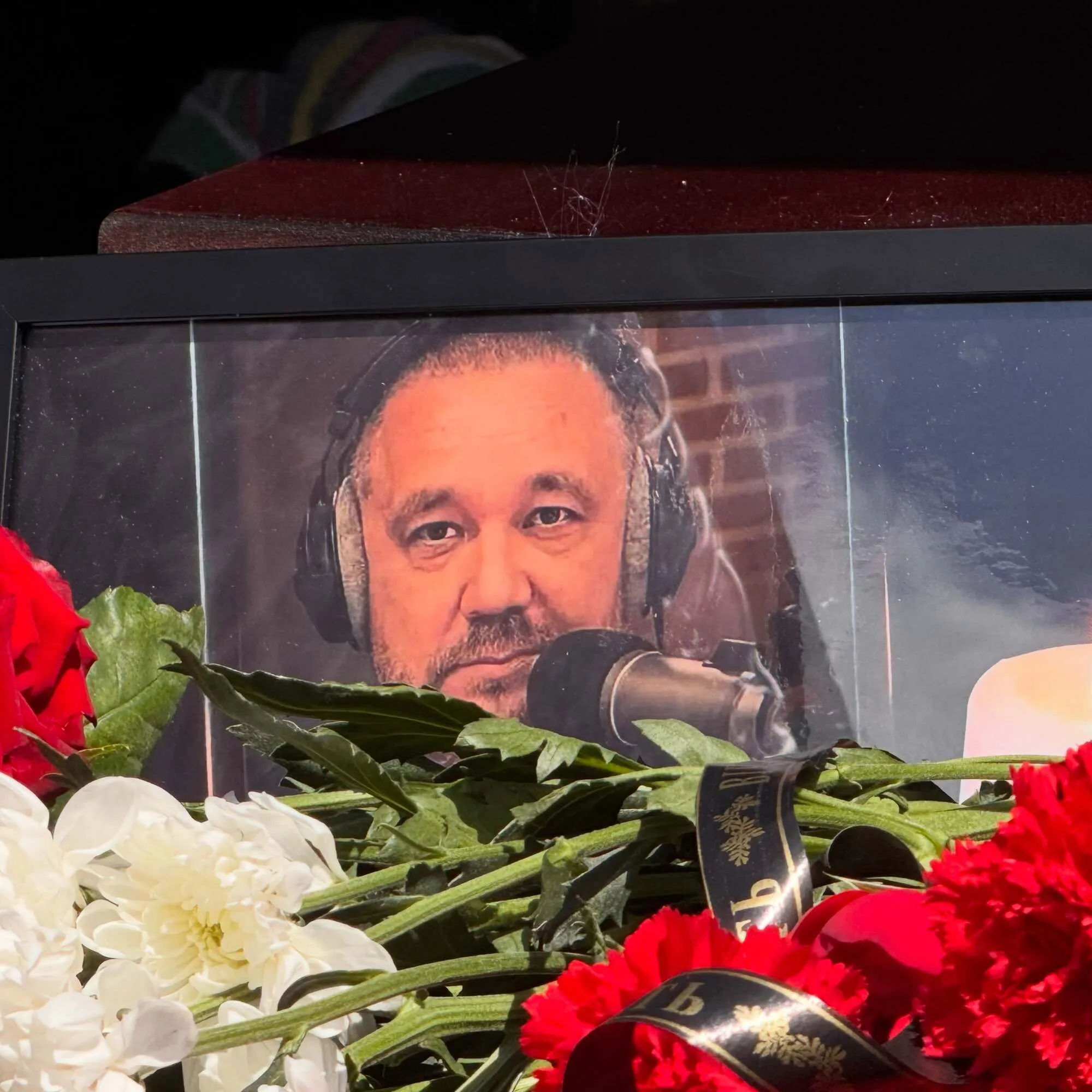У Полтаві поховали відомого українського коментатора, який загинув від удару струмом на риболовлі. Фото