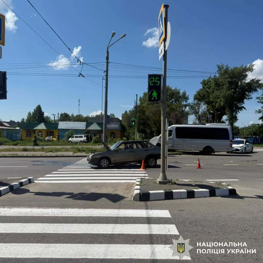 У Харкові сталась ДТП за участю мікроавтобуса: серед постраждалих – троє дітей. Фото