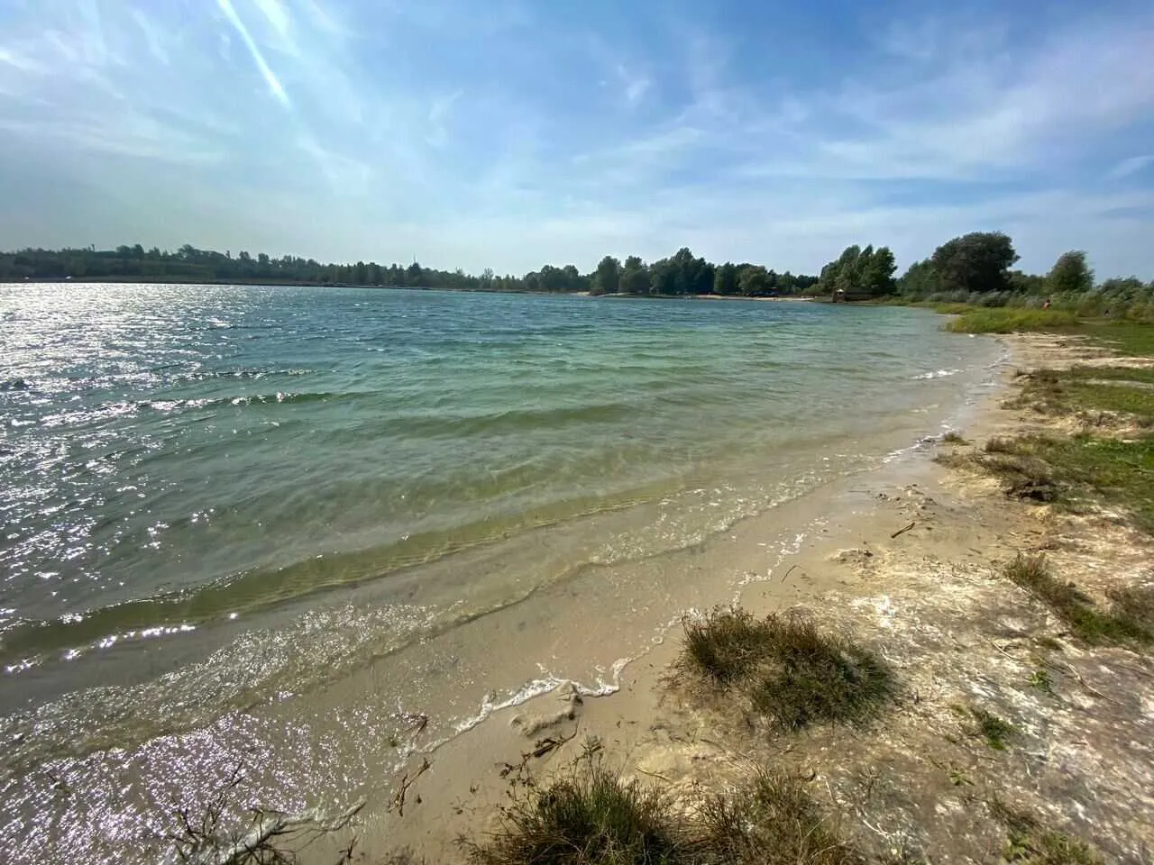 Как на Мальдивах: это озеро под Киевом поражает голубизной воды. Как добраться