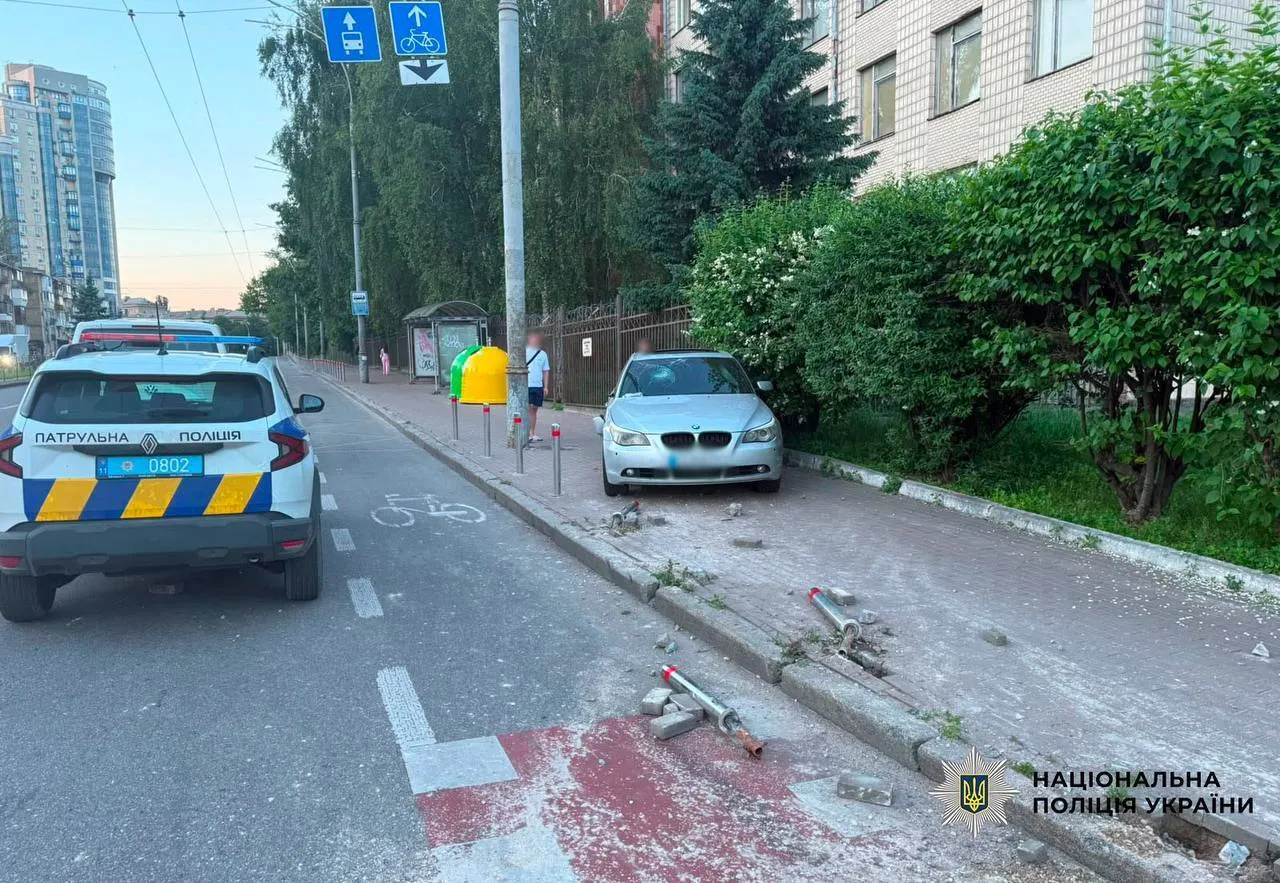 В центре Киева BMW после столкновения с ВАЗ сбил насмерть пешехода. Подробности ДТП и фото