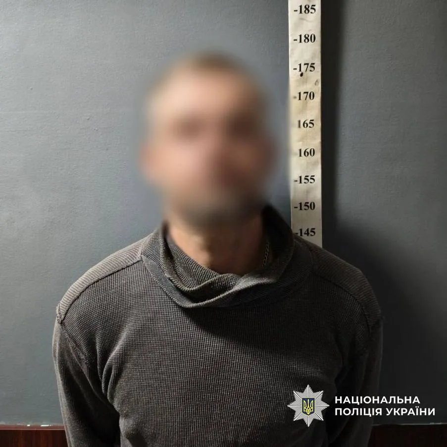 У Києві чоловік напав із ножем на знайомого колишньої співмешканки. Подробиці та фото
