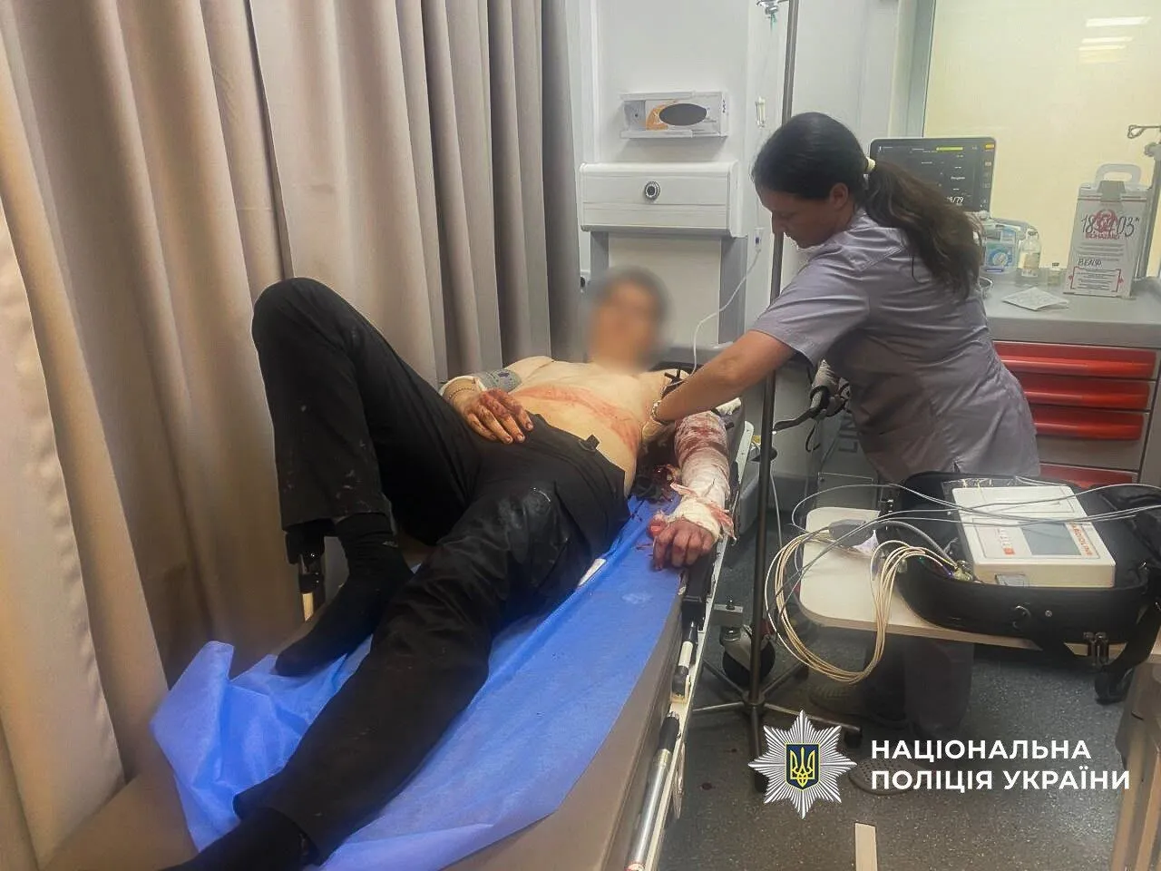 В Запорожье во время обыска вооруженный мужчина ранил трех полицейских: преступника ликвидировали. Фото