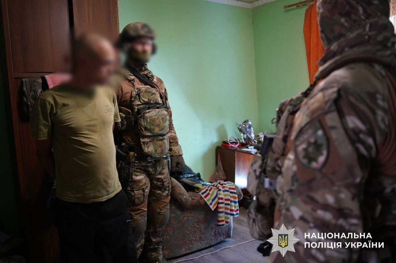 Погрожував ножем та стріляв