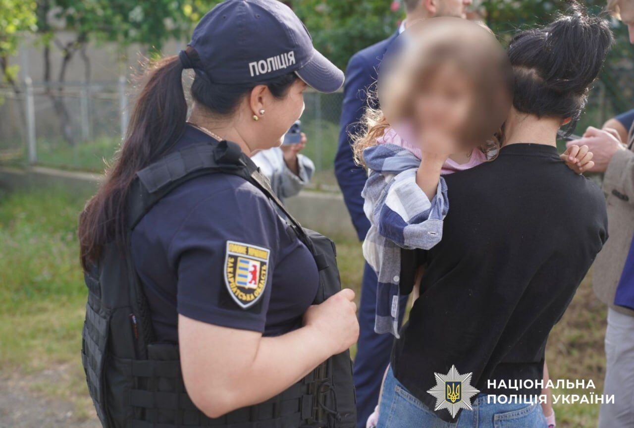 Погрожував ножем та стріляв